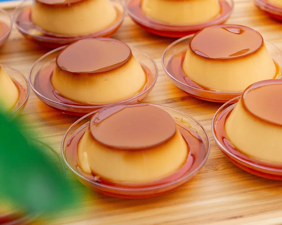 Flanes individuales bañados en caramelo
